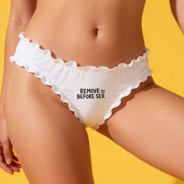 Remove before sex – majtki bambusowe – falbanki białe