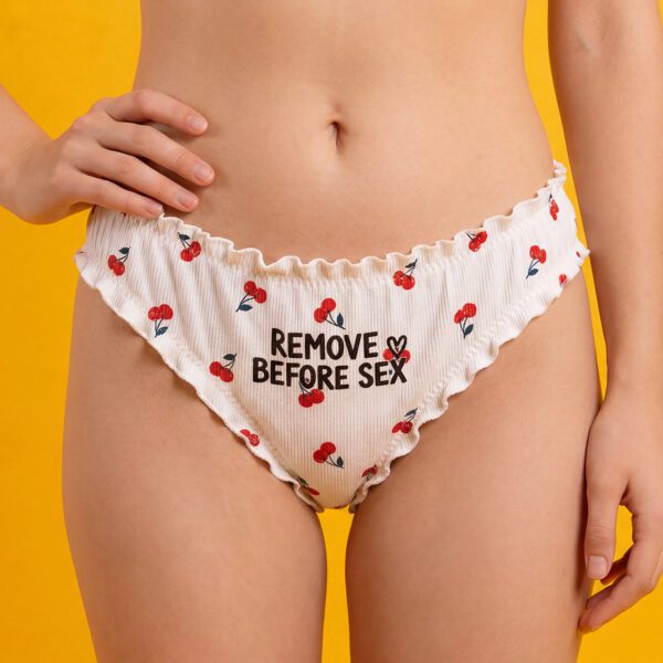 Remove before Sex – majtki bawełniane – falbanki prążek